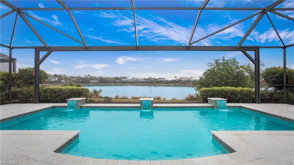 5060 Martinique Dr, Naples, FL 34113-1
