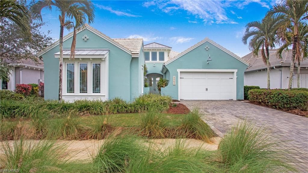 5060 Martinique Dr, Naples, FL 34113-2