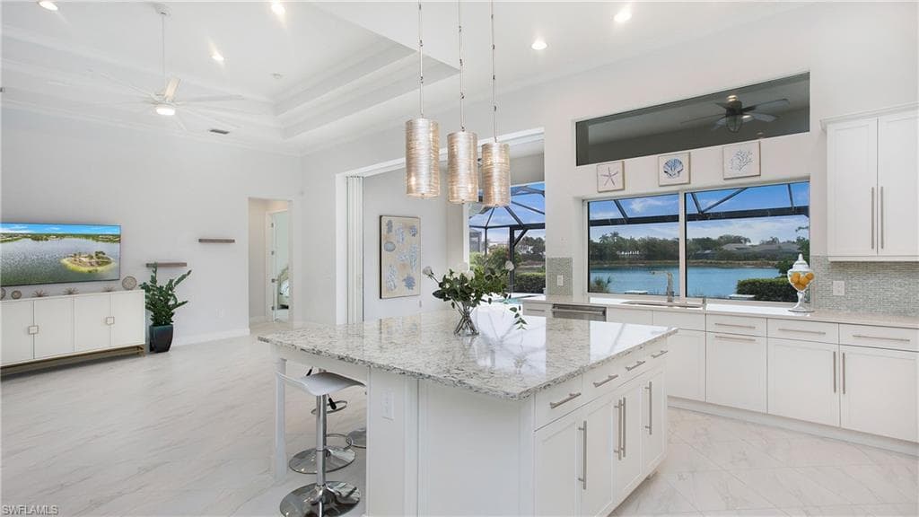 5060 Martinique Dr, Naples, FL 34113-4