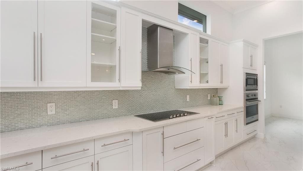 5060 Martinique Dr, Naples, FL 34113-7