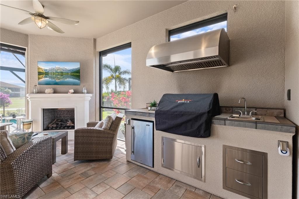 9516 Montelanico Loop, Naples, FL 34119-34