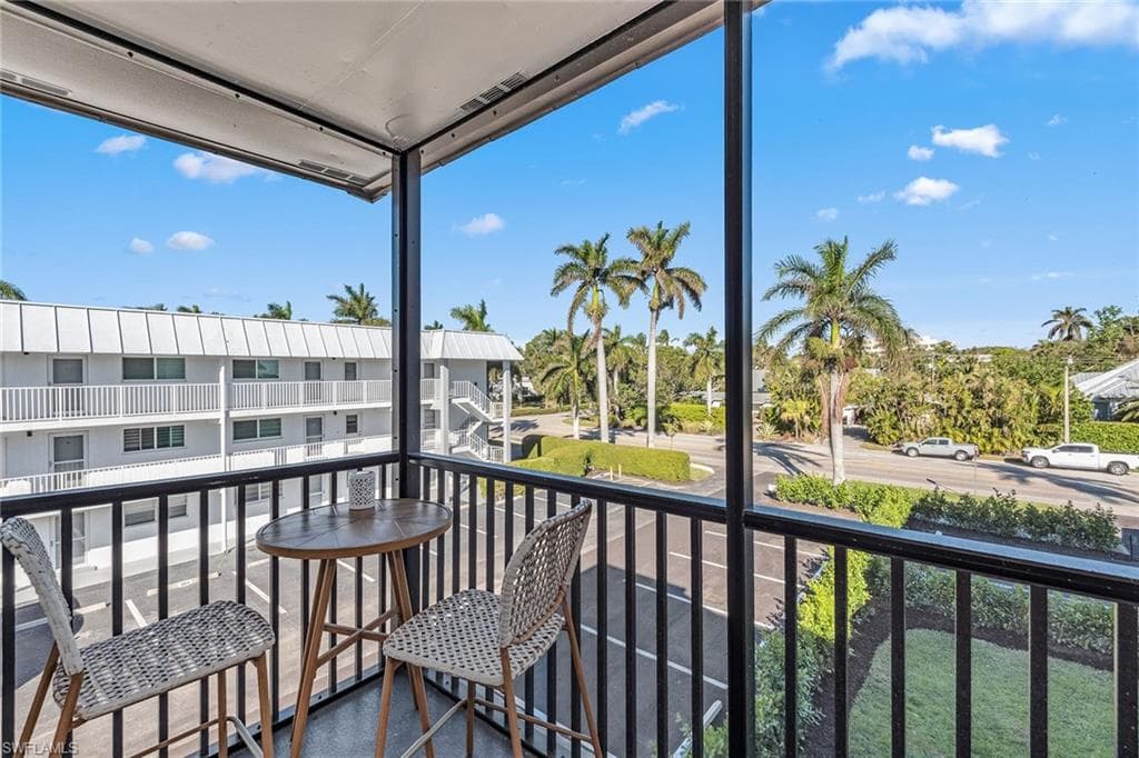 766 Central Ave 318, Naples, FL 34102-19