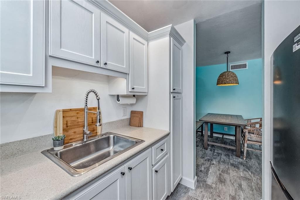 766 Central Ave 318, Naples, FL 34102-6