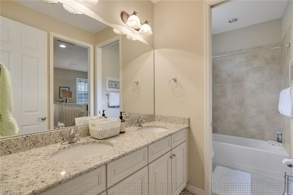9024 Alturas St 3001, Naples, FL 34113-27
