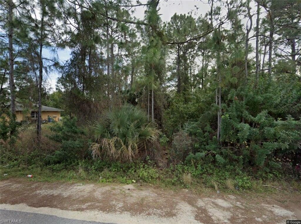2241-2243 Fairway Dr, Lehigh Acres, FL 33973-2
