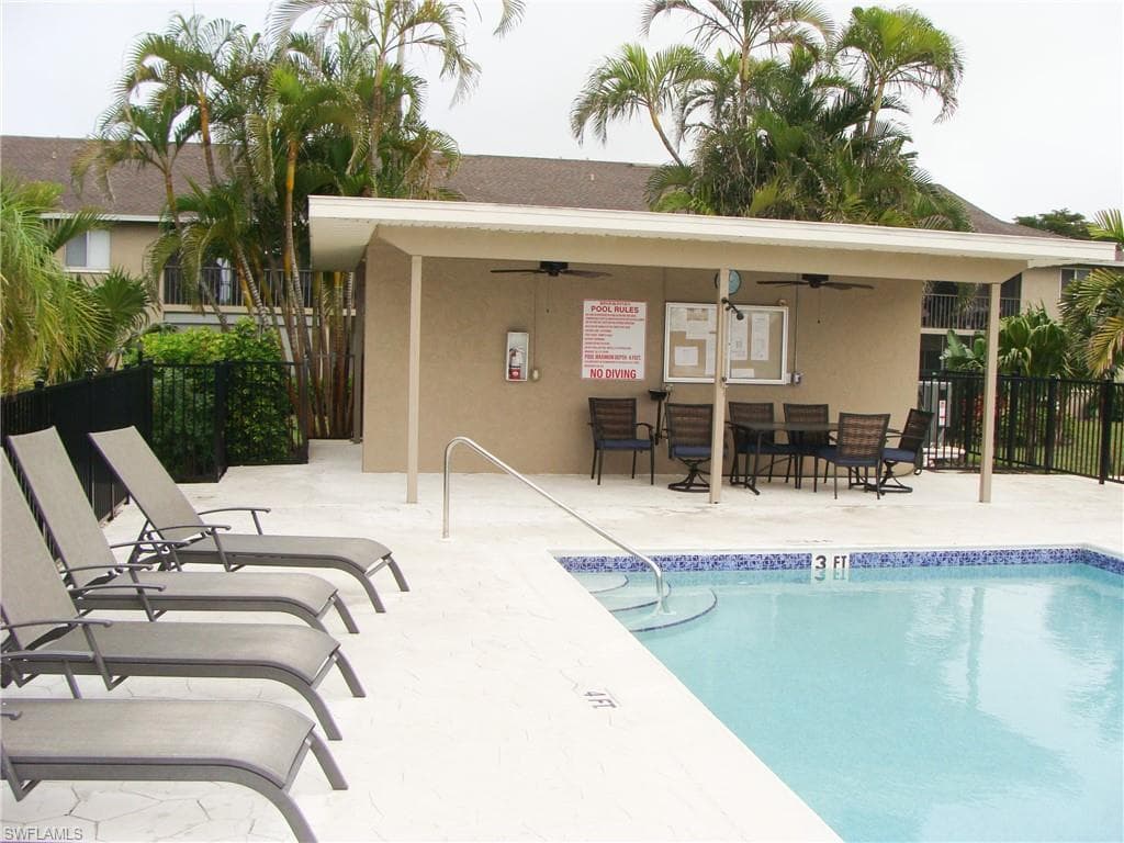 5693 Rattlesnake Hamm Rd A-204, Naples, FL 34113-25