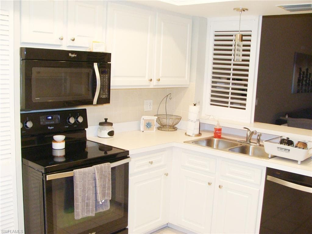 5693 Rattlesnake Hamm Rd A-204, Naples, FL 34113-3