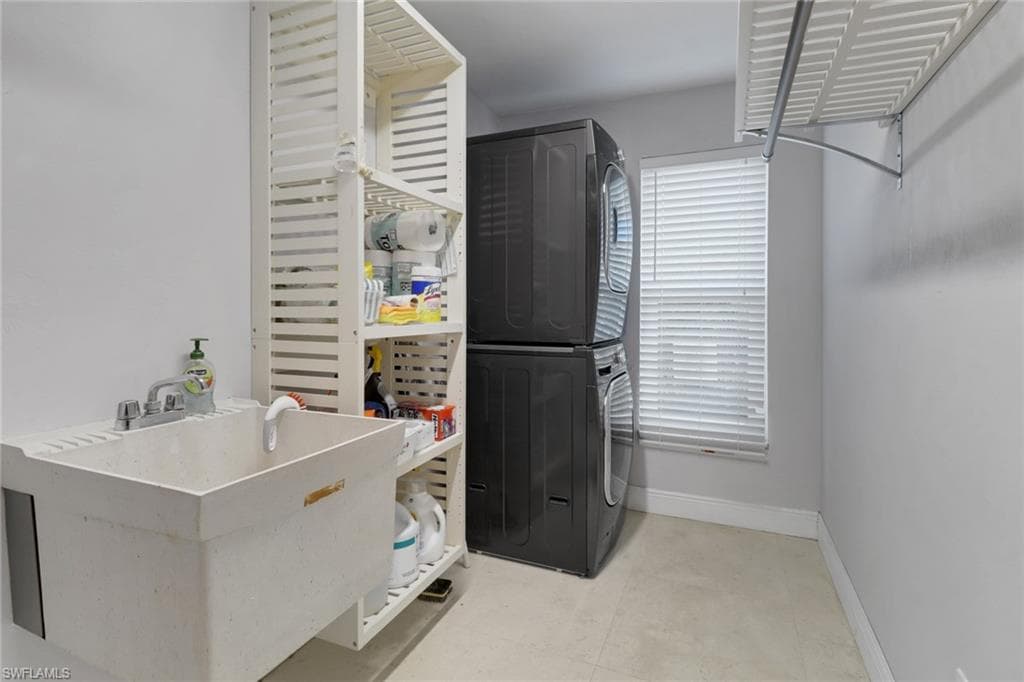4590 Eagle Key Cir, Naples, FL 34112-28