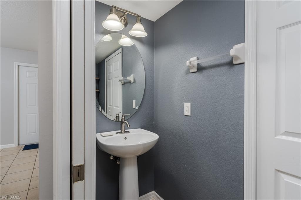 9068 Gervais Cir 210, Naples, FL 34120-9