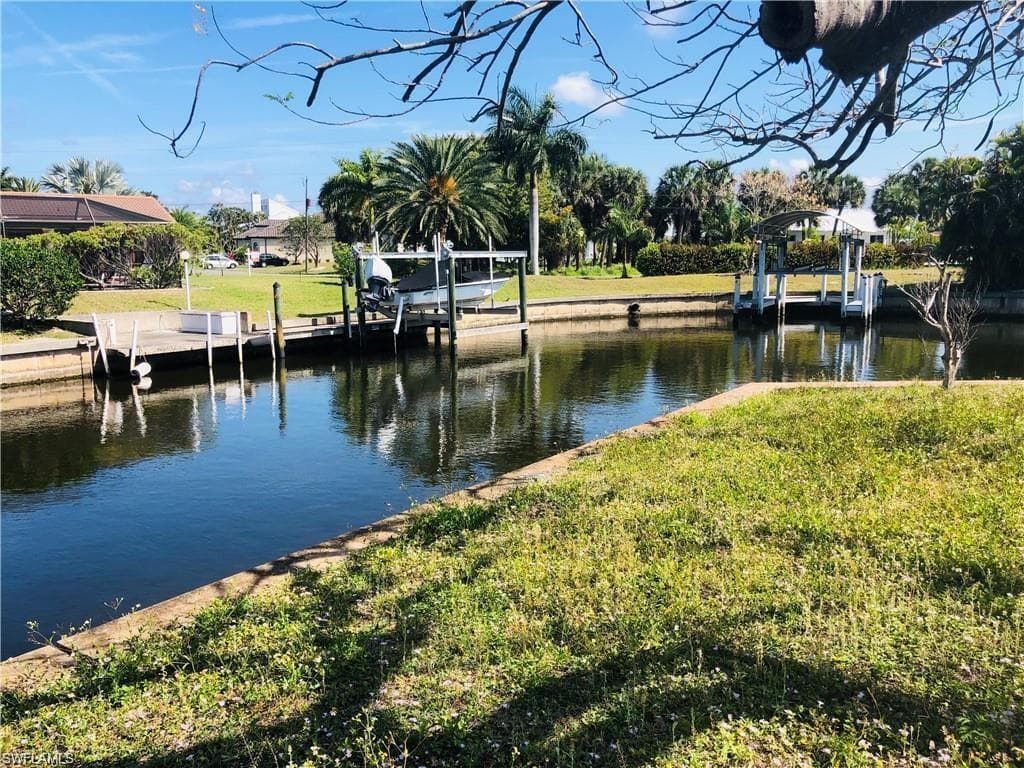 15362 Myrtle St, Fort Myers, FL 33908-3