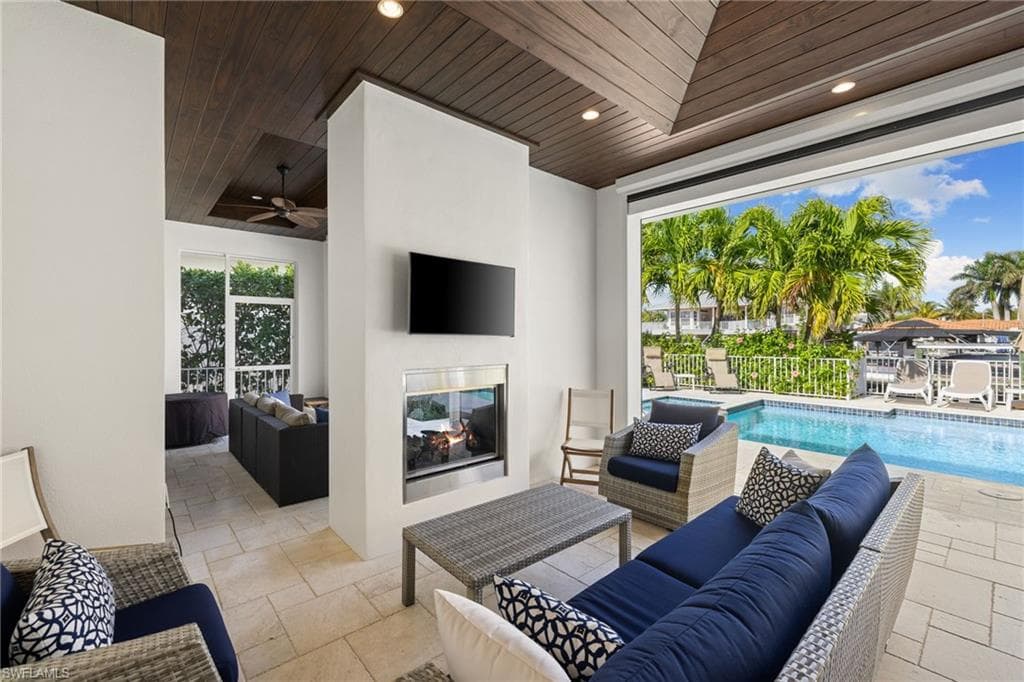 1521 Pelican Ave, Naples, FL 34102-13
