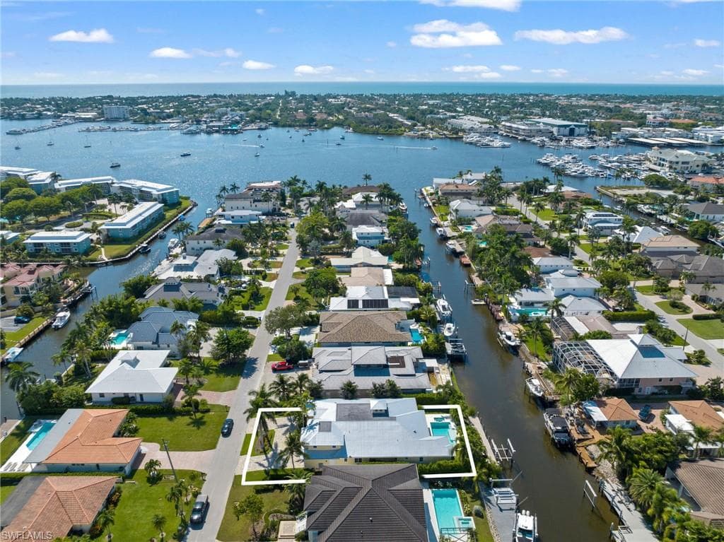 1521 Pelican Ave, Naples, FL 34102-45