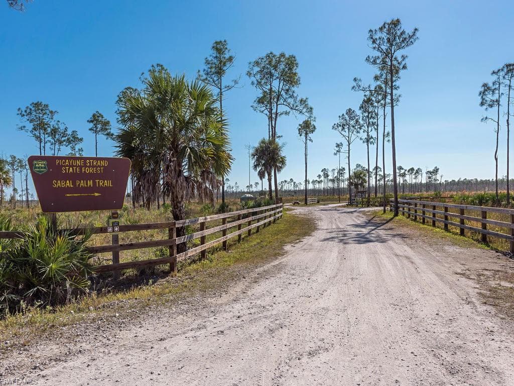 7650 Irgang Rd, Naples, FL 34114-5