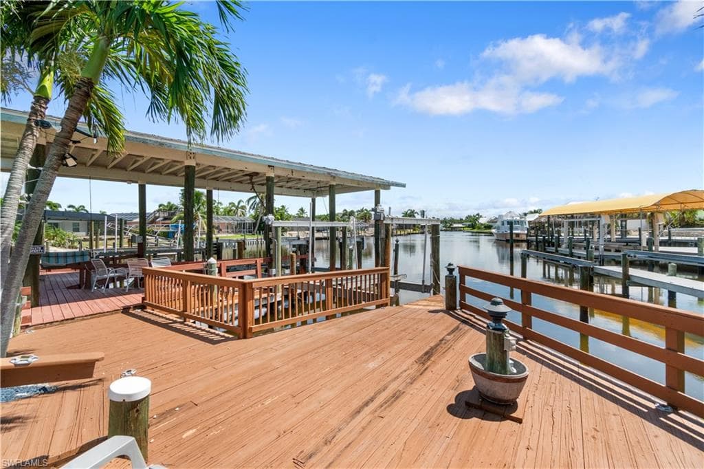 5161 Williams Dr, Fort Myers Beach, FL 33931-36