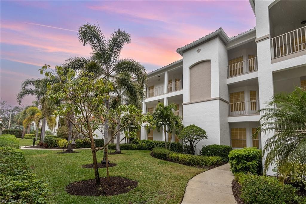 8217 Parkstone Pl 1-206, Naples, FL 34120-1