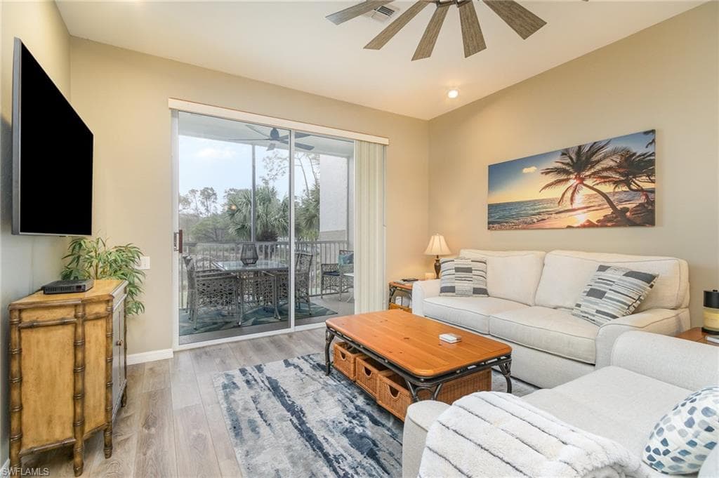 8217 Parkstone Pl 1-206, Naples, FL 34120-8