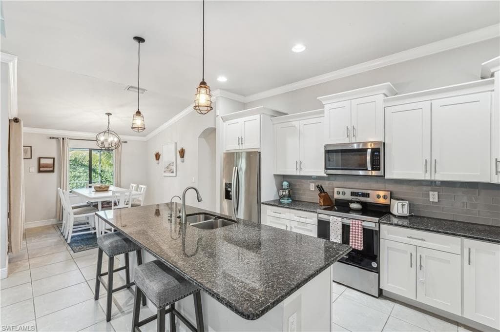 1710 Country Club Blvd, Cape Coral, FL 33990-10