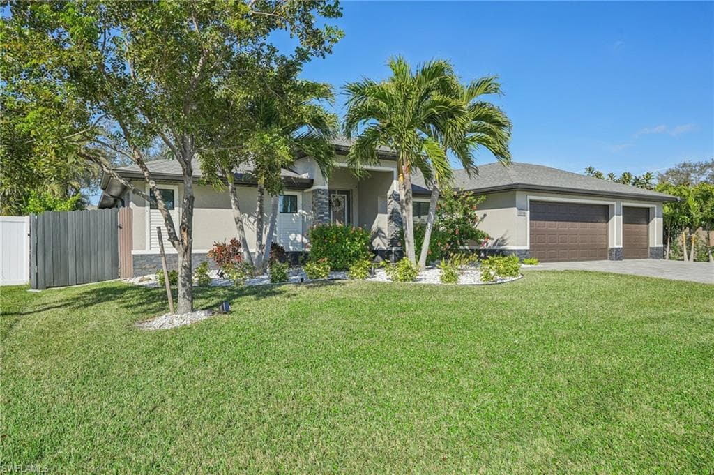 1710 Country Club Blvd, Cape Coral, FL 33990-4