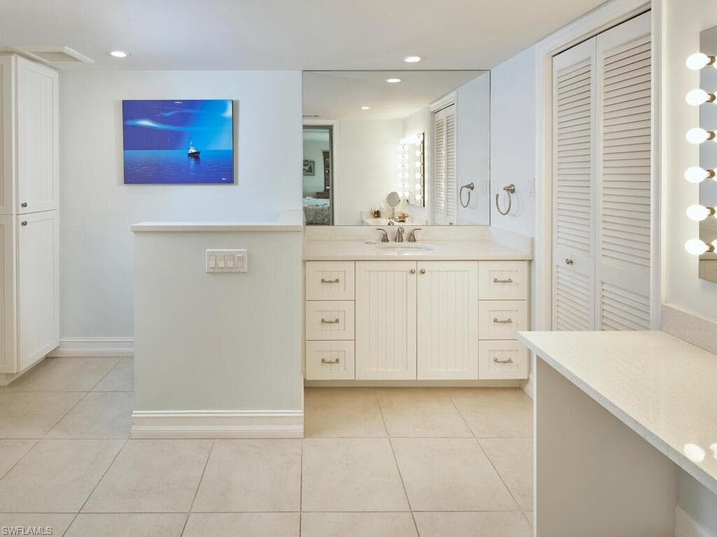 3951 Gulf Shore Blvd N 201, Naples, FL 34103-13