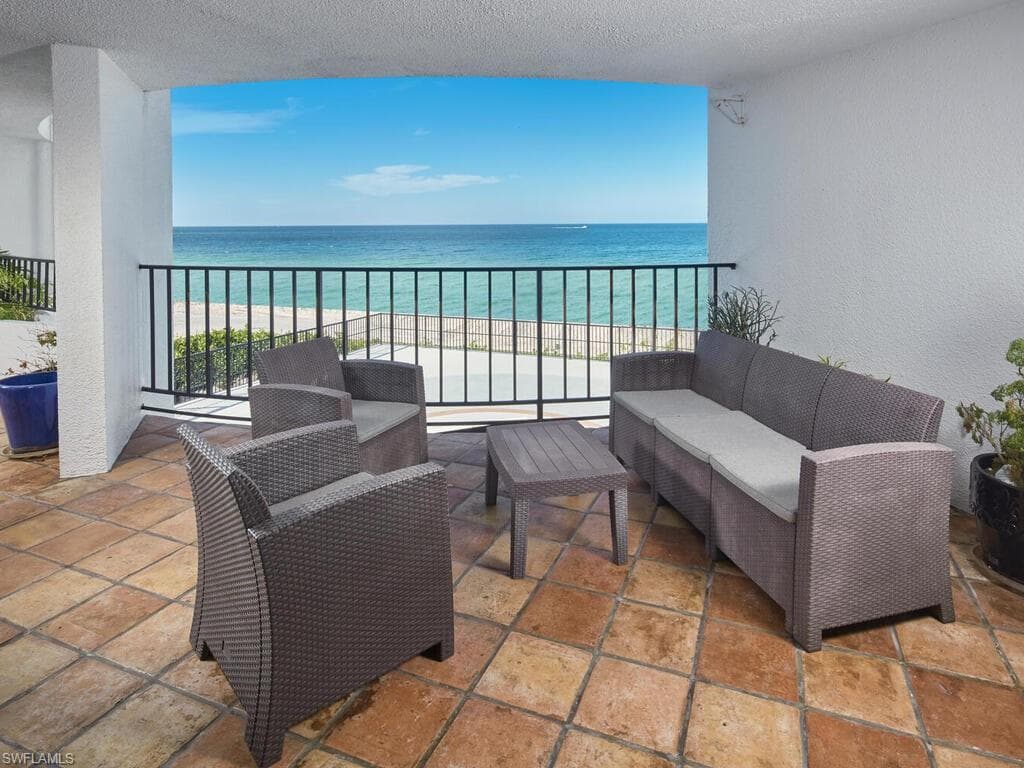 3951 Gulf Shore Blvd N 201, Naples, FL 34103-2