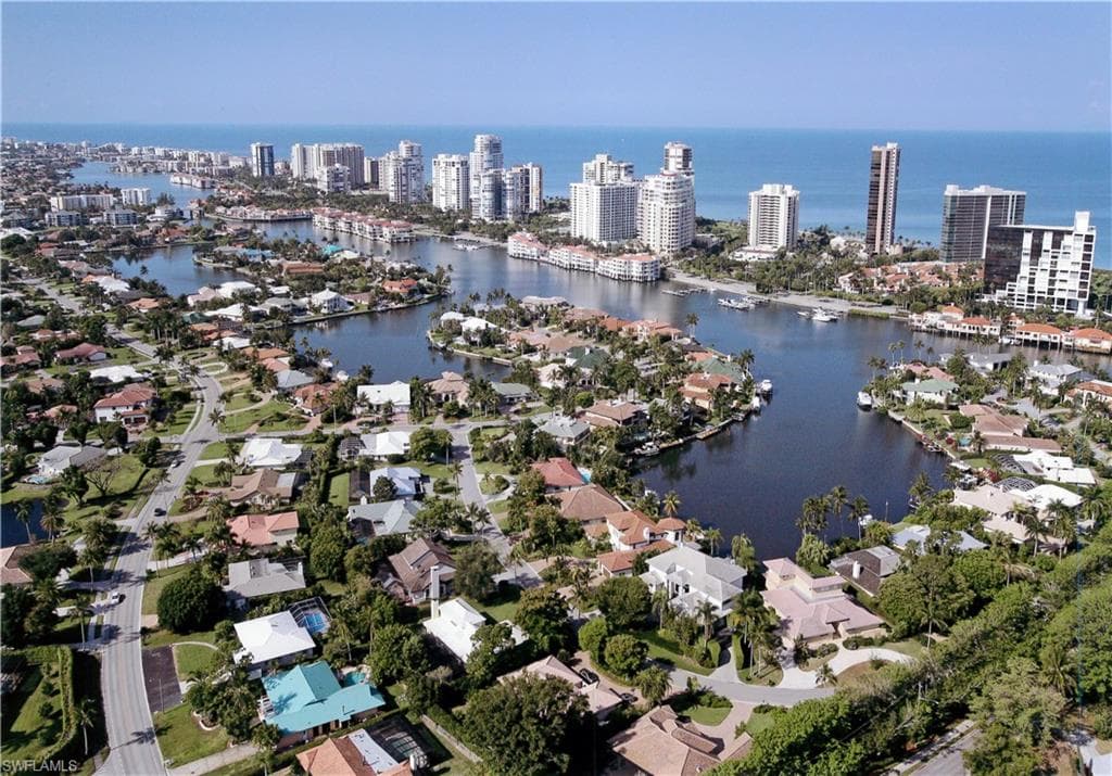 3951 Gulf Shore Blvd N 201, Naples, FL 34103-29