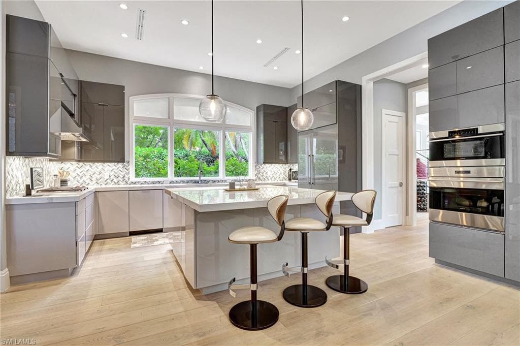 725 Harbour Dr, Naples, FL 34103-11