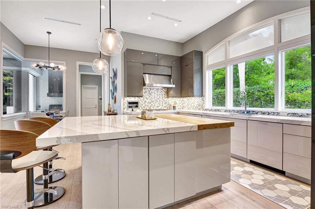 725 Harbour Dr, Naples, FL 34103-12