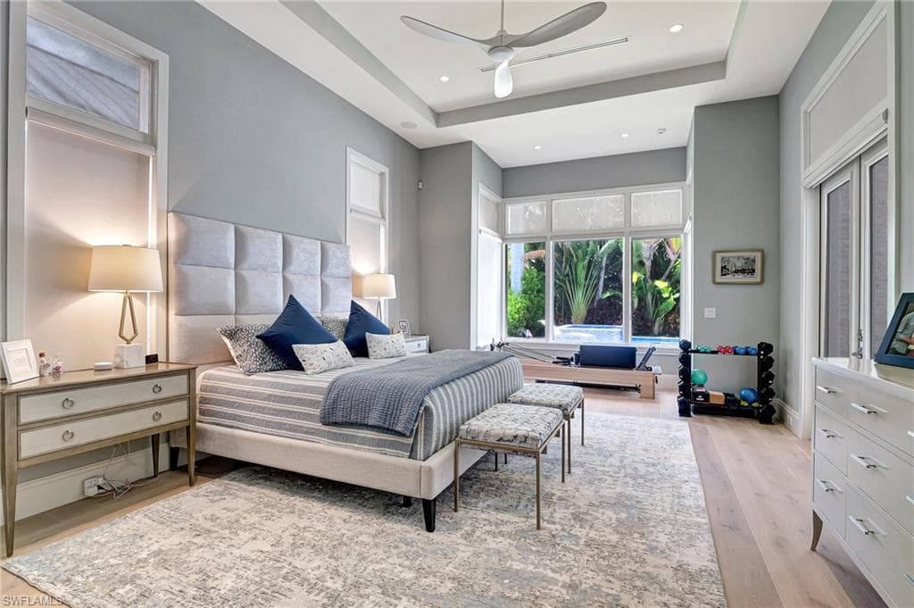 725 Harbour Dr, Naples, FL 34103-16