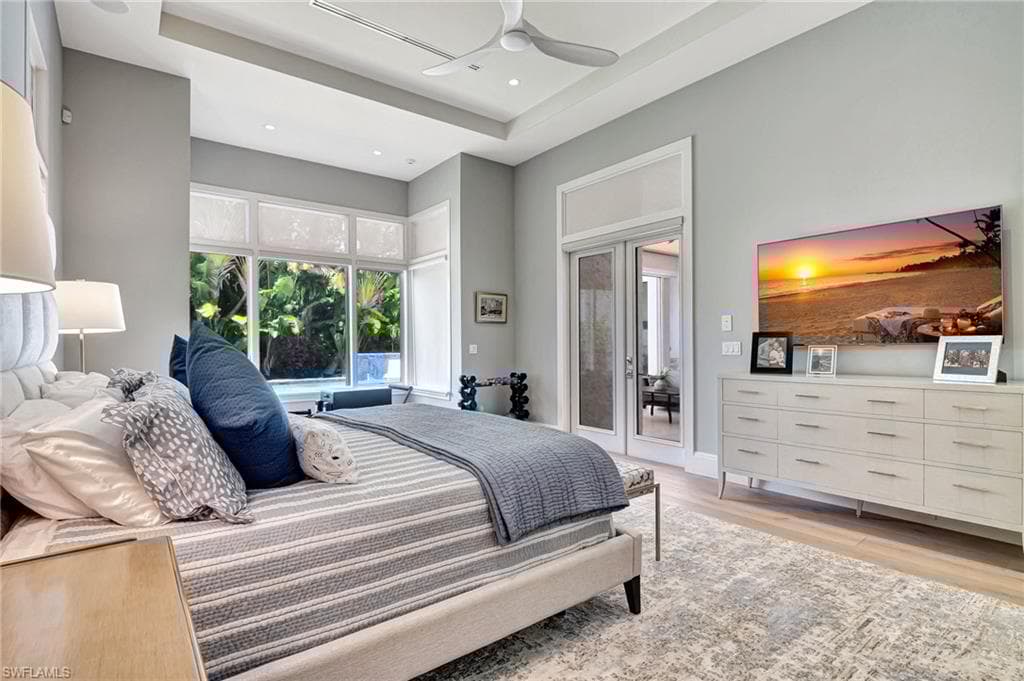 725 Harbour Dr, Naples, FL 34103-18