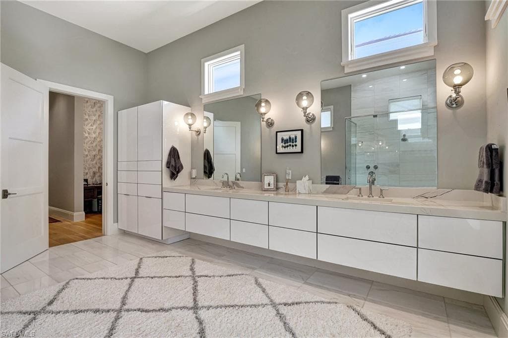 725 Harbour Dr, Naples, FL 34103-21