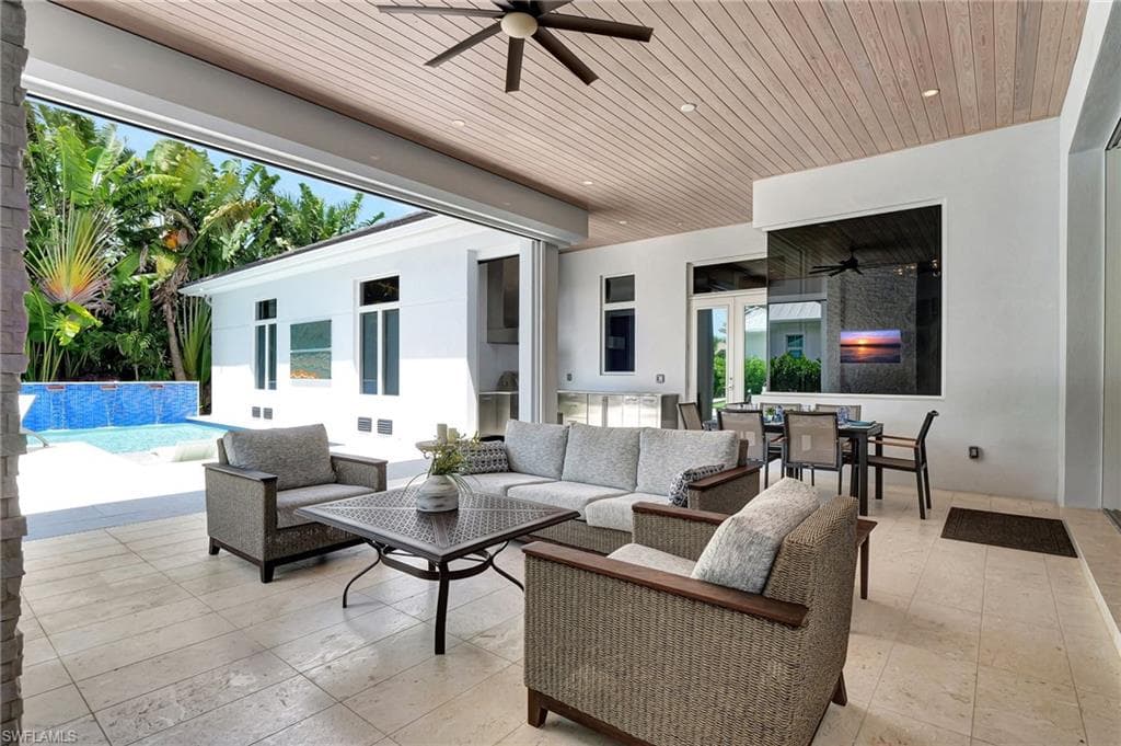 725 Harbour Dr, Naples, FL 34103-26