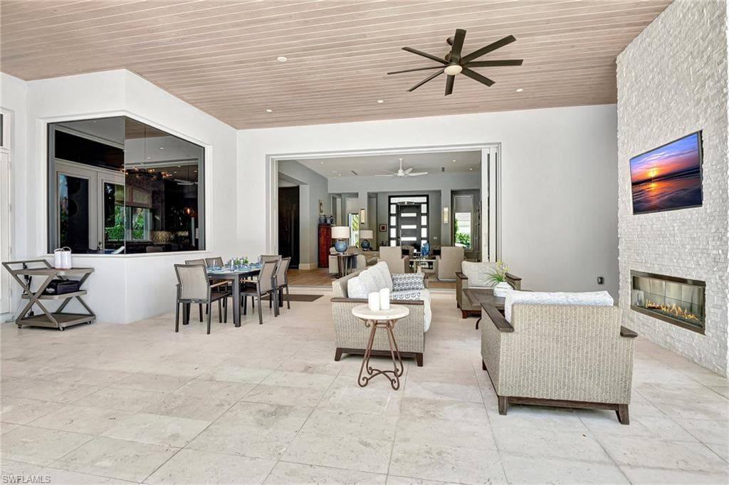 725 Harbour Dr, Naples, FL 34103-27