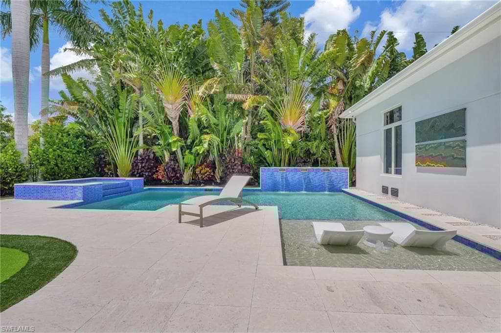 725 Harbour Dr, Naples, FL 34103-30