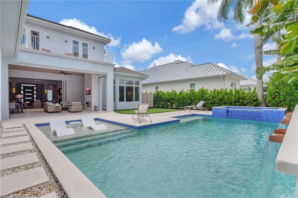 725 Harbour Dr, Naples, FL 34103-31