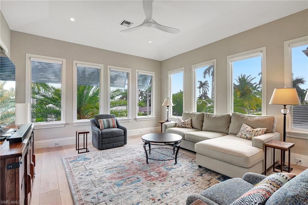 725 Harbour Dr, Naples, FL 34103-34