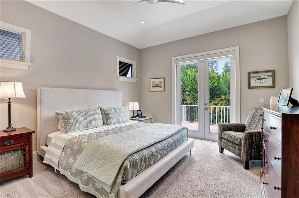 725 Harbour Dr, Naples, FL 34103-38