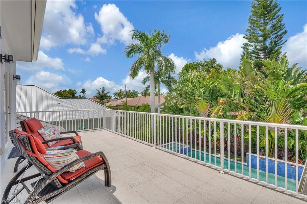 725 Harbour Dr, Naples, FL 34103-46