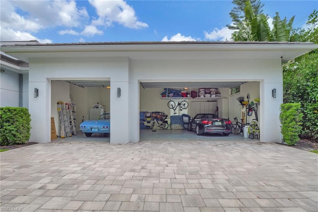 725 Harbour Dr, Naples, FL 34103-47