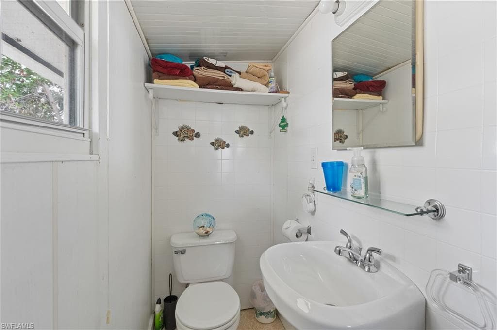 37 Bass Ln, Naples, FL 34114-14
