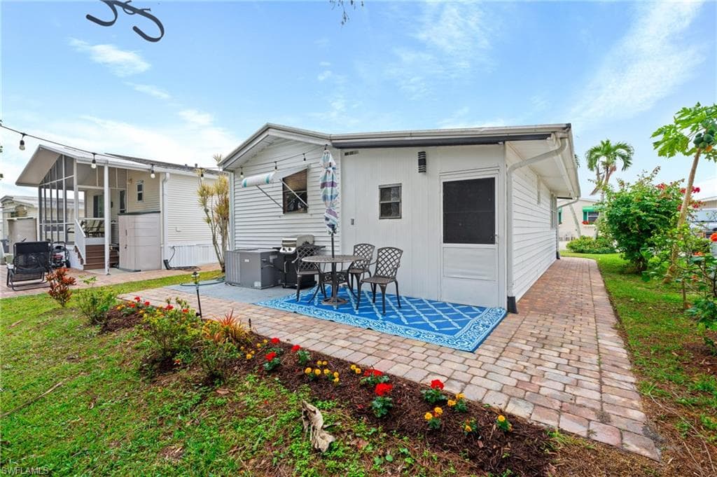 37 Bass Ln, Naples, FL 34114-15
