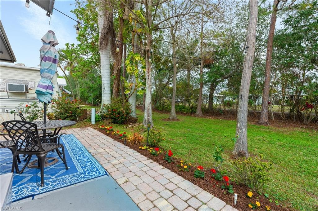 37 Bass Ln, Naples, FL 34114-16