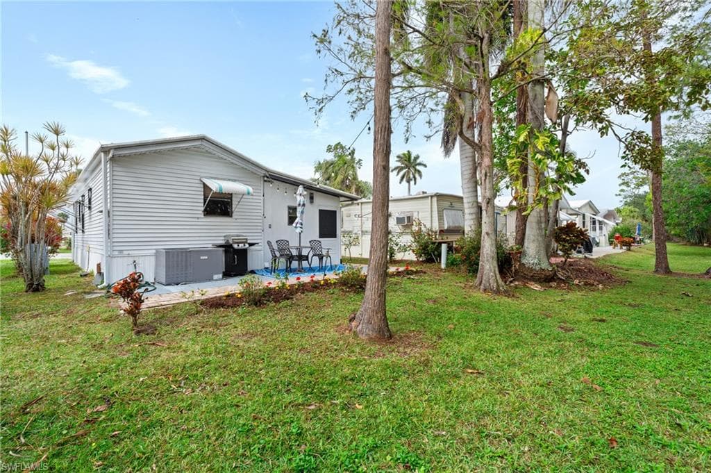 37 Bass Ln, Naples, FL 34114-17