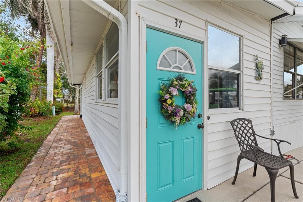 37 Bass Ln, Naples, FL 34114-20