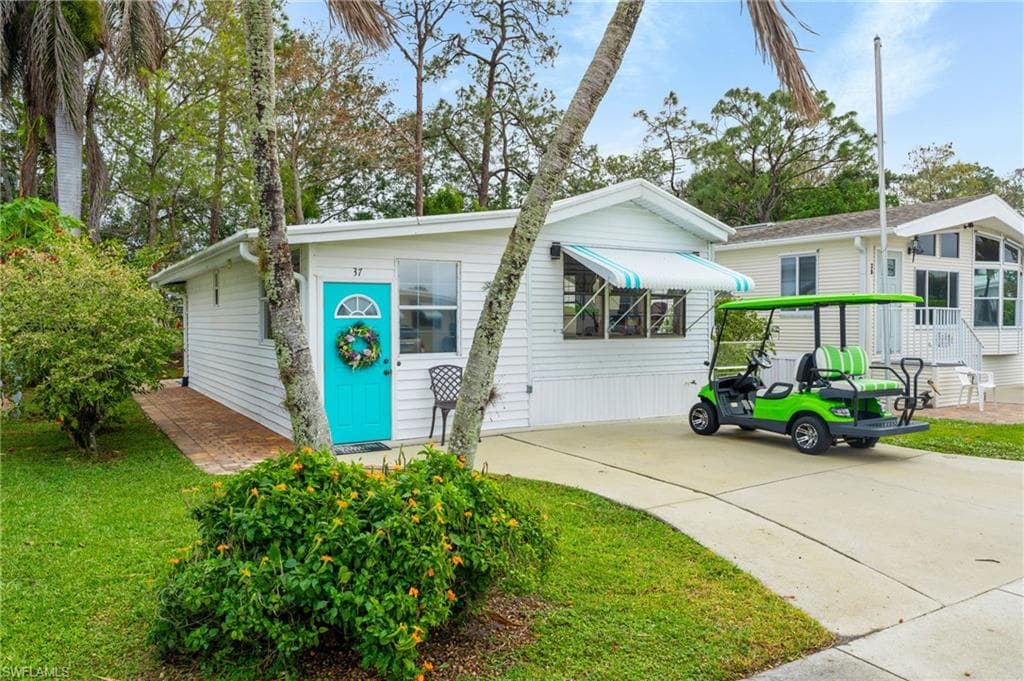 37 Bass Ln, Naples, FL 34114-2