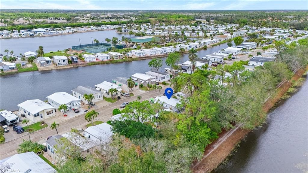37 Bass Ln, Naples, FL 34114-3