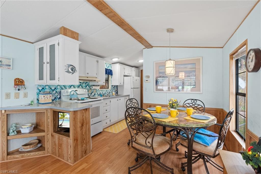 37 Bass Ln, Naples, FL 34114-5