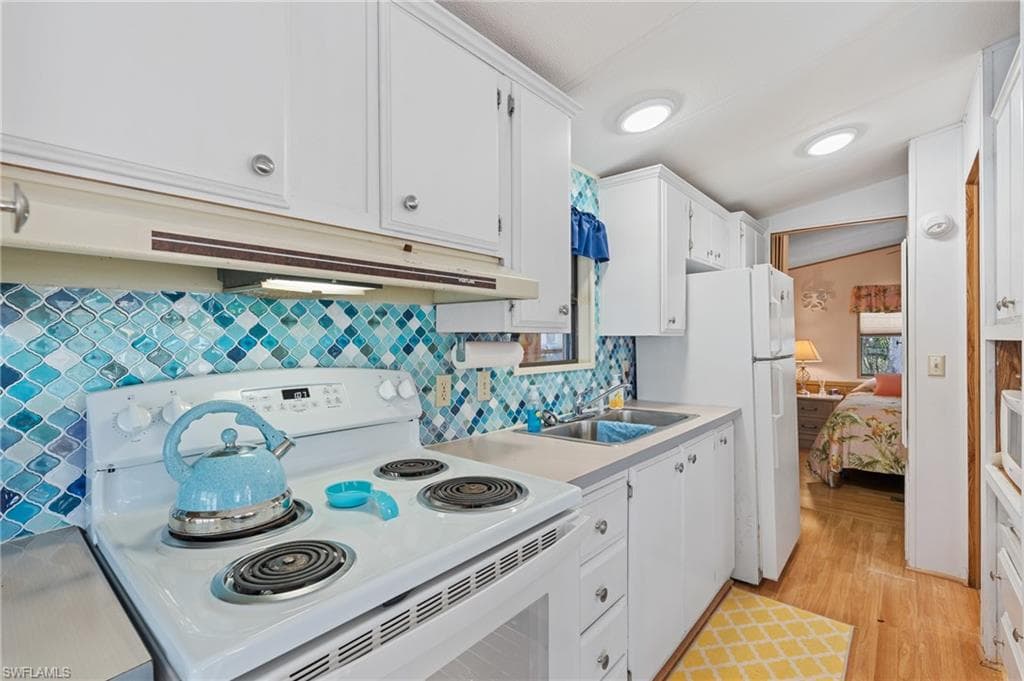 37 Bass Ln, Naples, FL 34114-7