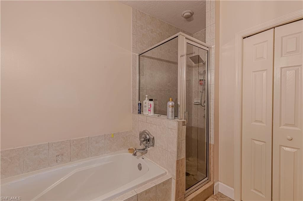 2120 Cay Lagoon Dr 222, Naples, Fl 34109-19