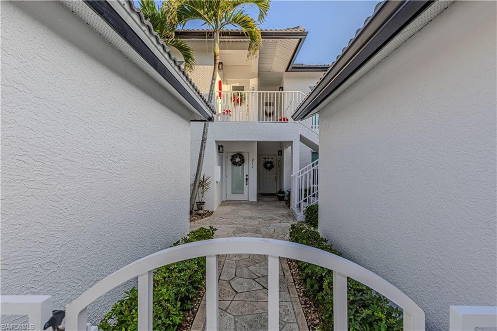 2120 Cay Lagoon Dr 222, Naples, Fl 34109-8