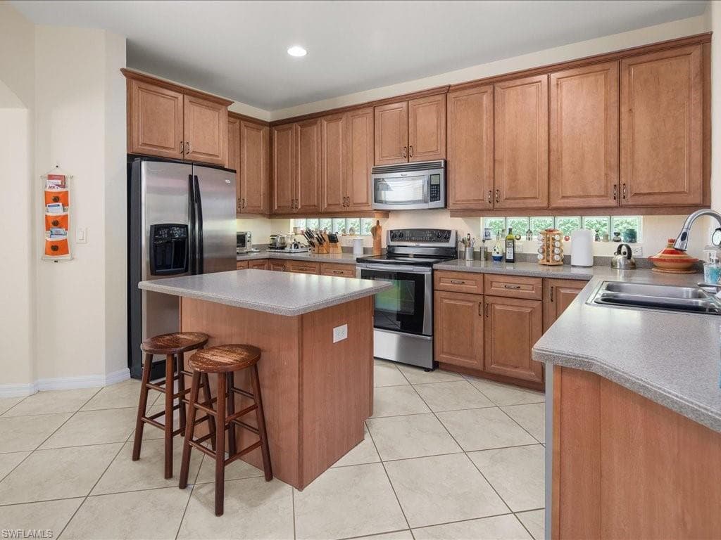 1646 Birdie Dr, Naples, FL 34120-11